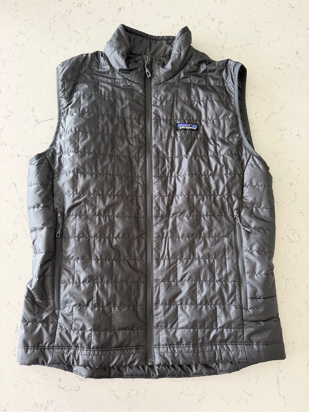 Patagonia mens Gray Lightweight Puffer Vest nano puff medium - never worn